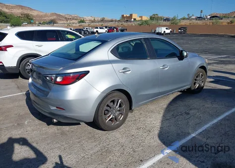 2019 Toyota Yaris Le z USA, uszkodzony, nr VIN 3MYDLBYV6KY523263